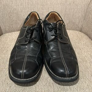 Johnston and Murphy men’s Oxford leather dress shoes size 10.